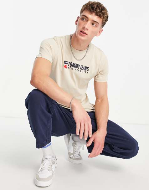 Camiseta color piedra con logo en el centro Athletic de Tommy Jeans - view 1