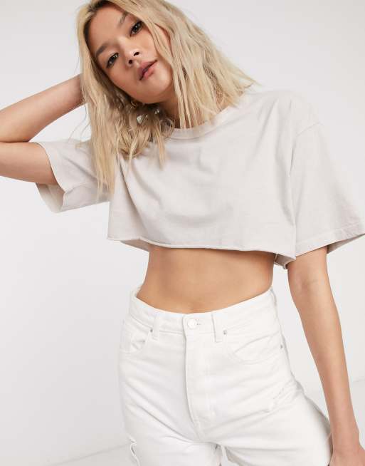 Camiseta color piedra desgastado muy corta de ASOS DESIGN