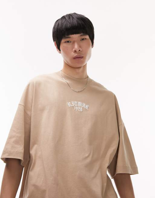 Camiseta color piedra extragrande con bordado Ritual 1978 de Topman
