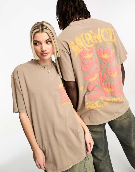 Camiseta color piedra unisex con estampado gráfico 