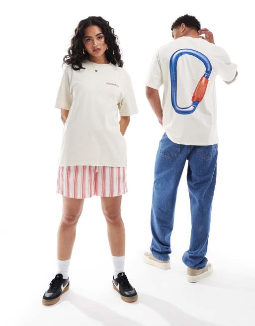 Camiseta color piedra unisex con estampado gráfico de mosquetón de algodón de Gramicci