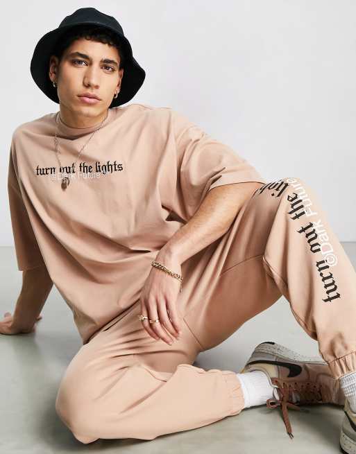 Camiseta color topo extragrande con estampado de texto y logo de ASOS Dark Future (parte de un conjunto)
