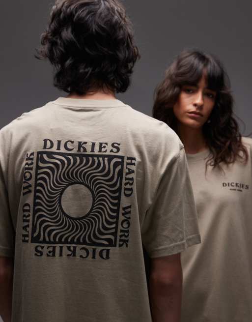 Camiseta color tostado claro con estampado gráfico trasero Oatfield de Dickies, 3 de 4