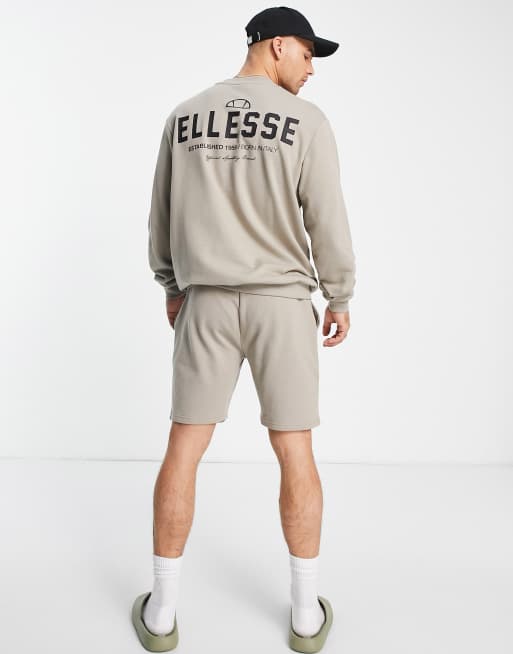 Camiseta color tostado con estampado en la espalda de tejido de sudadera de ellesse