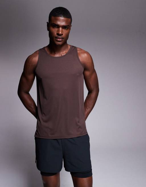 Camiseta color uva pasa de tirantes holgada para correr de malla técnica de secado rápido de 4505