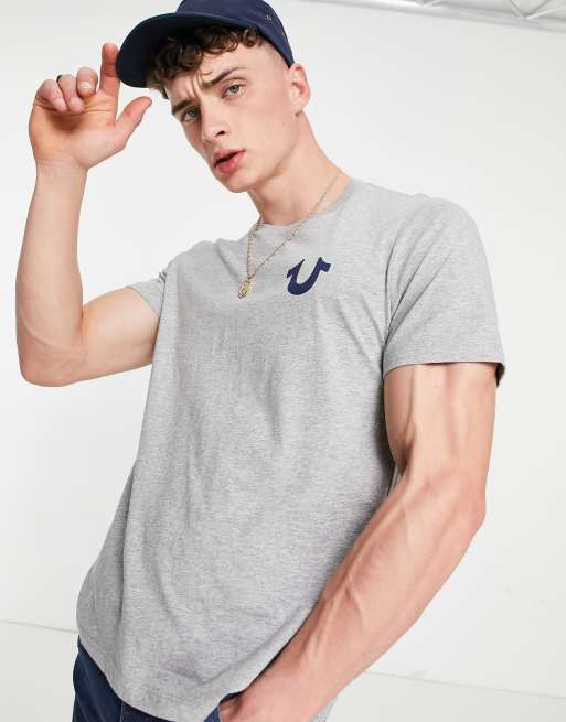 Camiseta con cuello redondo y estampado en la parte posterior de True Religion
