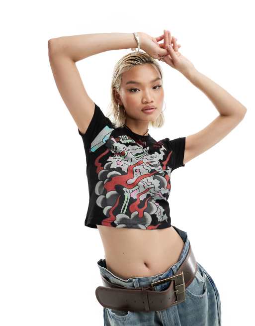Camiseta con diseño encogido, estampado gráfico grunge y logo de Ed Hardy