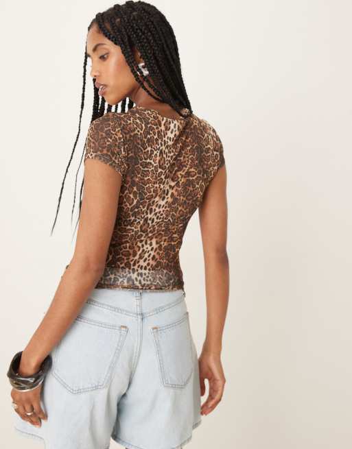 Camiseta con diseño encogido y estampado animal de malla de ASOS DESIGN, 2 de 4