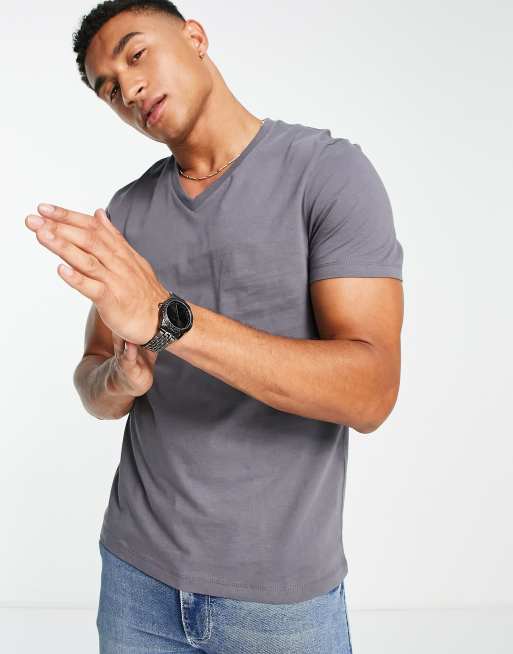 Camiseta con lavado negro y cuello de pico de ASOS DESIGN
