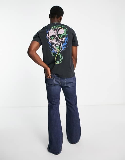 Camiseta con lavado negro y estampado en la espalda Adder de AllSaints