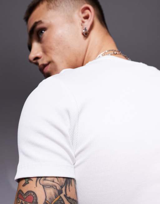 Camiseta corta blanca ajustada de ASOS DESIGN, 2 de 4