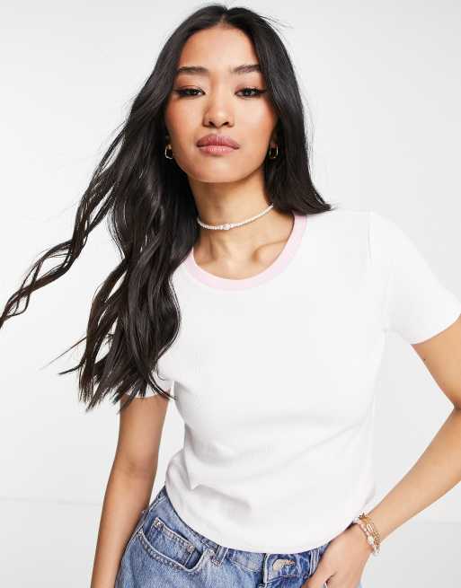 Camiseta corta color blanco y rosa acanalada de corte cuadrado con ribetes en contraste de ASOS DESIGN