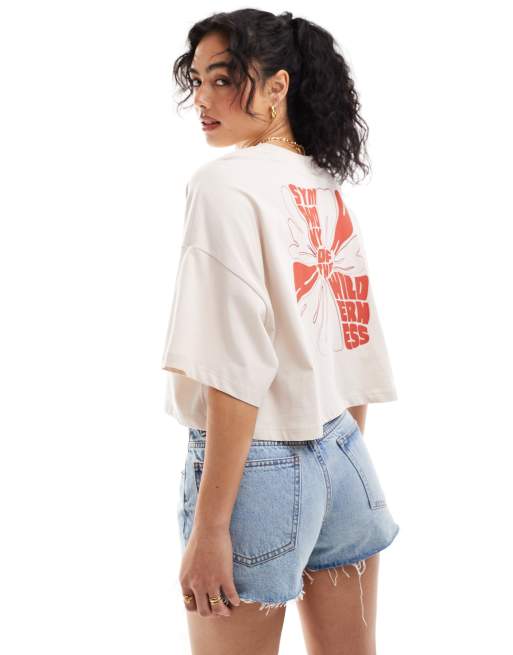 Camiseta corta color piedra con estampado en la espalda 