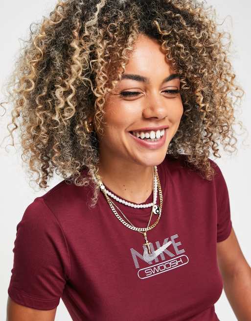 Camiseta corta color remolacha de corte slim con estampado gráfico del logo de Nike, 3 de 4