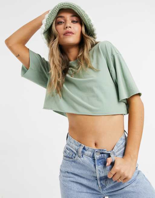 Camiseta corta con lavado salvia y bajos sin rematar de ASOS DESIGN