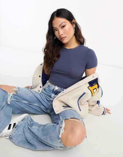 Camiseta corta entallada con lavado azul marino de ASOS DESIGN Petite, 4 de 4