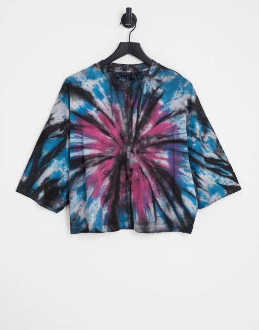 Camiseta corta extragrande con diseño tie dye para festivales de ASOS DESIGN