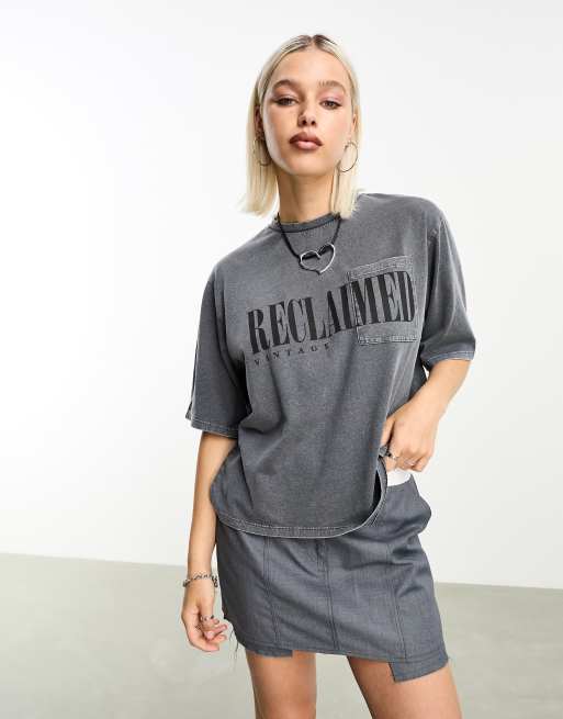 Camiseta corta gris carbón con logo de Reclaimed Vintage