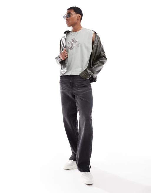Camiseta corta gris extragrande sin mangas con estampado de cruz en el pecho de ASOS DESIGN, 2 de 4