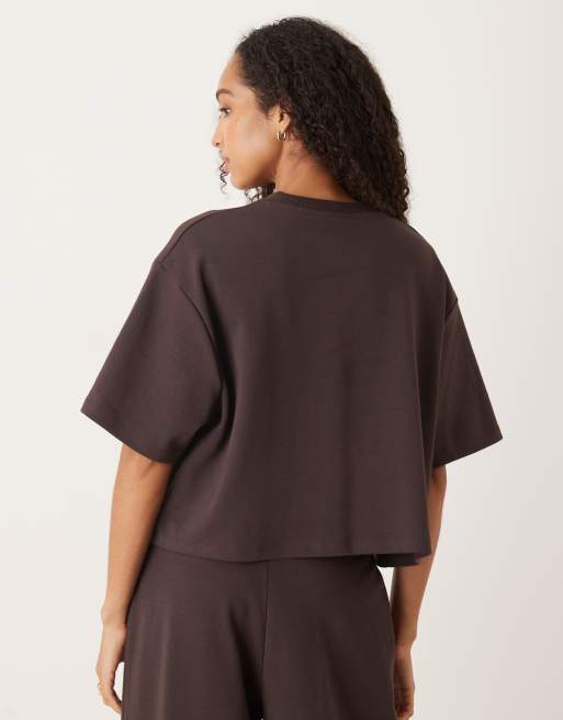 Camiseta corta marrón chocolate de corte cuadrado de punto entrelazado de ASOS DESIGN (parte de un conjunto), 4 de 4