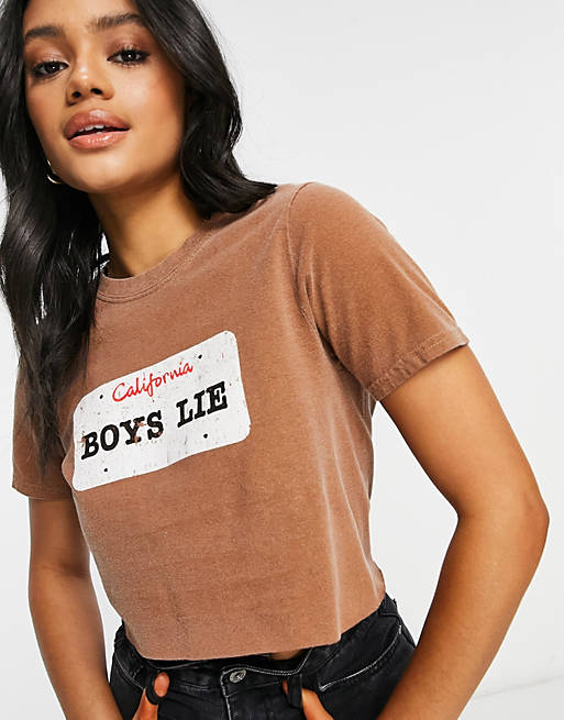 Camiseta corta marrón con texto estampado de In The Style