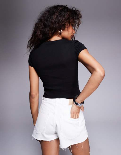 Camiseta corta negra con cuello cuadrado de canalé Baseline de Princess Polly, 4 de 4