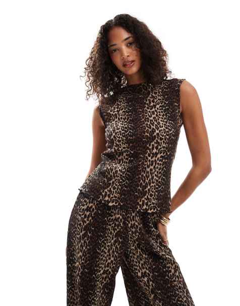 Camiseta corta plisada sin mangas de cuello alto con estampado de leopardo de Pieces (parte de un conjunto) - view 1