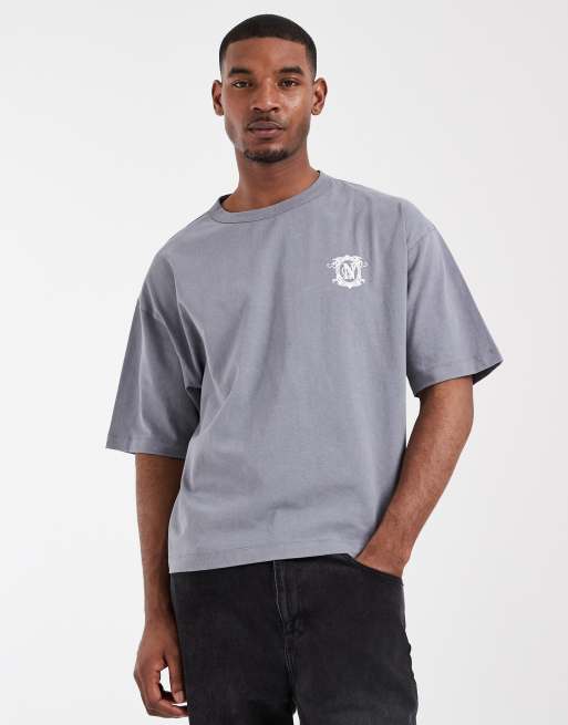 Camiseta de corte cuadrado extragrande con lavado gris y gráfico de texto de ASOS DESIGN, 3 de 5