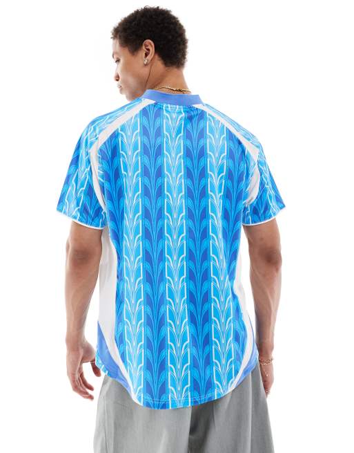 Camiseta de fútbol azul y blanca con estampado retro de PUMA, 2 de 4