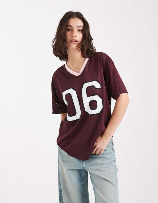 Camiseta de fútbol burdeos de estilo universitario de Miss Selfridge, 2 de 4