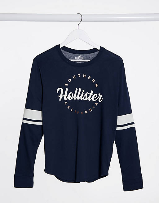 Camiseta de manga larga azul marino con logo en la parte delantera de Hollister