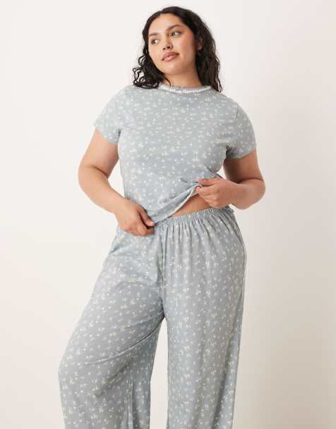 Camiseta de pijama azul con diseño encogido y estampado de florecitas Mix & Match de ASOS DESIGN Curve - view 1