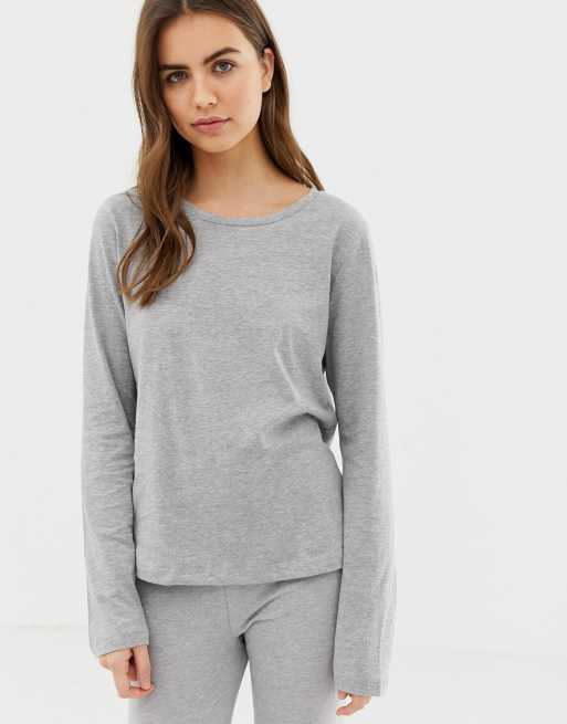 Conjunto con camiseta y pantalones de pijama de manga larga Mix & Match de ASOS, 2 de 3