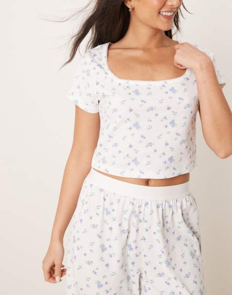 Camiseta de pijama entallada con estampado de florecitas azules y ribete de puntilla Mix & Match de ASOS DESIGN - view 1