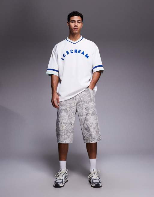 Camiseta deportiva blanca con cuello de pico y logo de ICECREAM, 2 de 5