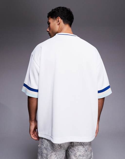 Camiseta deportiva blanca con cuello de pico y logo de ICECREAM, 3 de 5