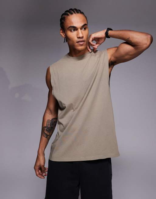 Camiseta deportiva color arenisca lavado extragrande sin mangas con acabado de secado rápido de algodón Icon de 4505, 1 de 5