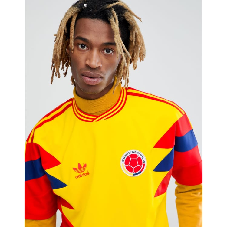 Camiseta deportiva de fútbol de estilo retro de Colombia en amarillo de adidas | ASOS