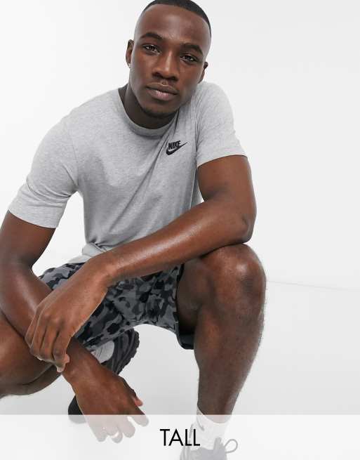 Camiseta en gris Club de Nike Tall