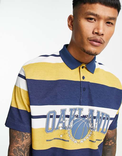Camiseta estilo polo a rayas azules y amarillas de corte holgado con estampado delantero de ASOS DESIGN 