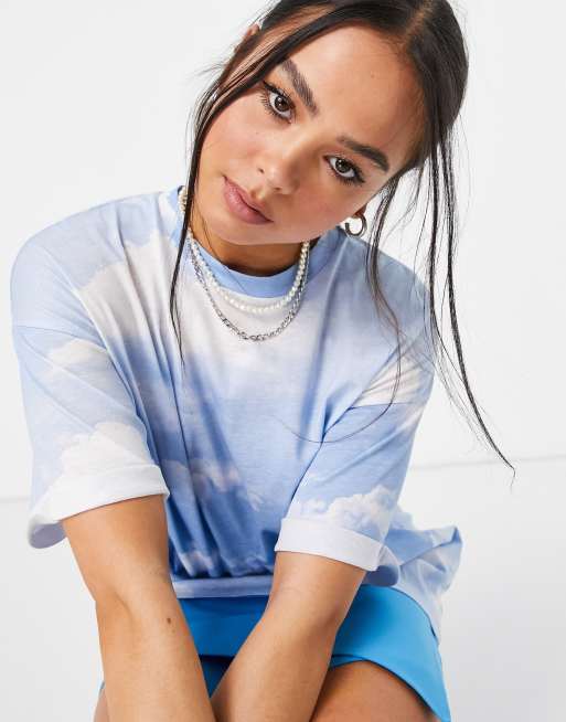 Camiseta extragrande azul con estampado de nubes de Bershka ASOS