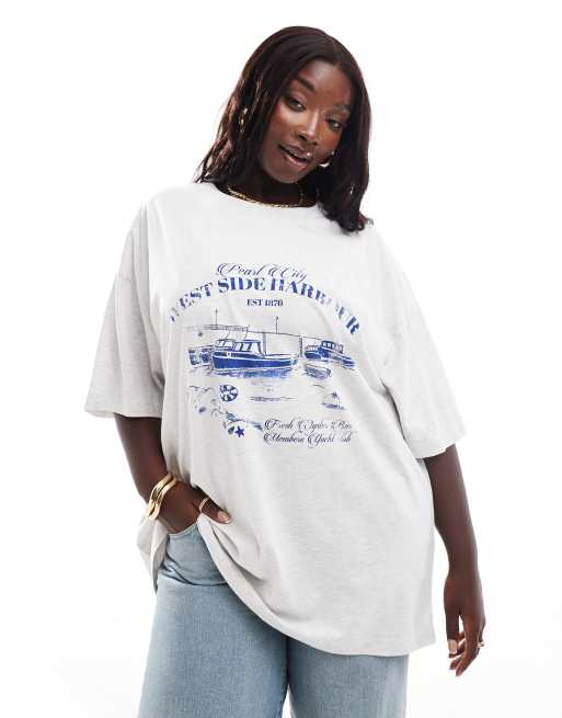 Camiseta extragrande con estampado grafico de barco y texto Harbour de ASOS DESIGN Curve ASOS