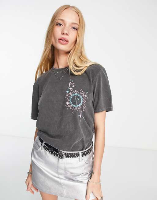 Camiseta extragrande con lavado gris carbón y estampado gráfico de yin yang "Inner peace" de ASOS DESIGN , 2 de 4