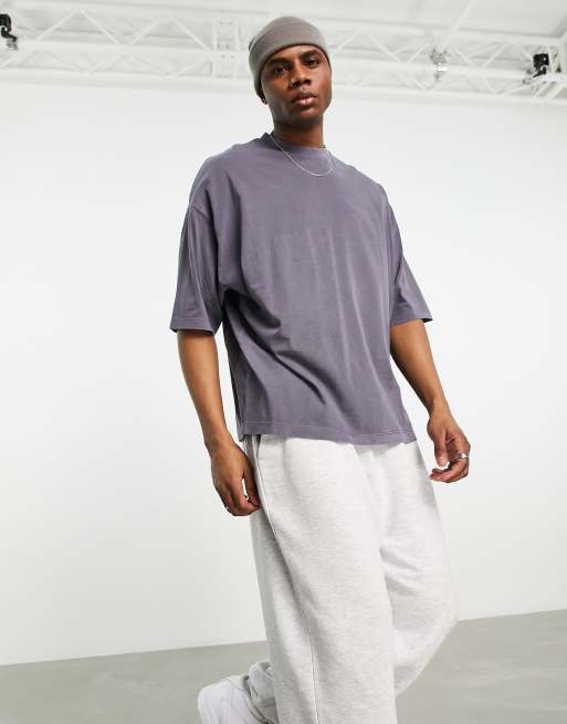 Camiseta extragrande con lavado gris y estampado de texto místico en espiral de ASOS DESIGN , 2 de 4