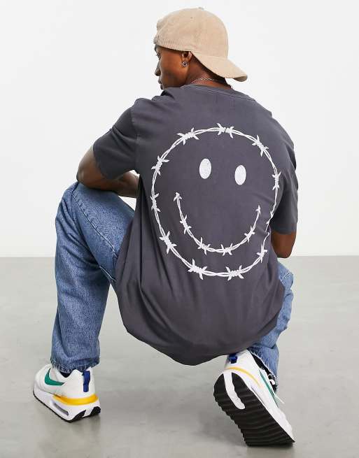 Camiseta extragrande con lavado negro y estampado de sonrisa en la parte delantera y trasera de Topman