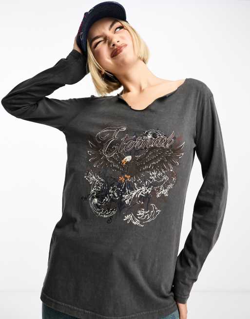 Camiseta extragrande de manga larga con diseño grunge y abertura en el cuello de Daisy Street