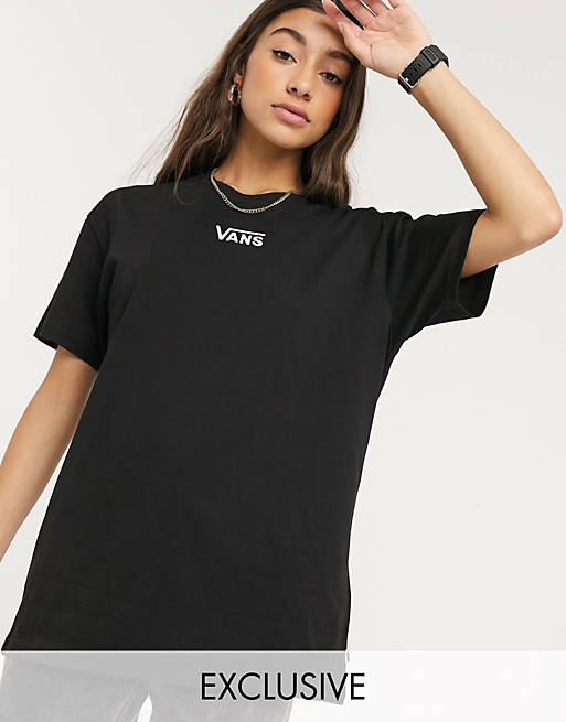 Camiseta extragrande en negro con logo en el pecho exclusiva en ASOS de Vans
