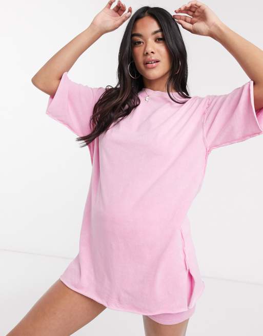 Conjunto de camiseta extragrande y leggings cortos en rosa desgastado de ASOS DESIGN, 2 de 3