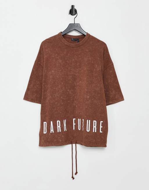 Camiseta extragrande marrón con estampado en la espalda y cordón ajustable de ASOS Dark Future