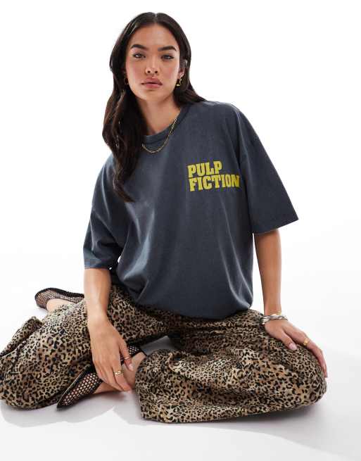 Camiseta extragrande unisex con lavado negro y estampado con licencia de "Pulp Fiction" de ASOS DESIGN, 4 de 4